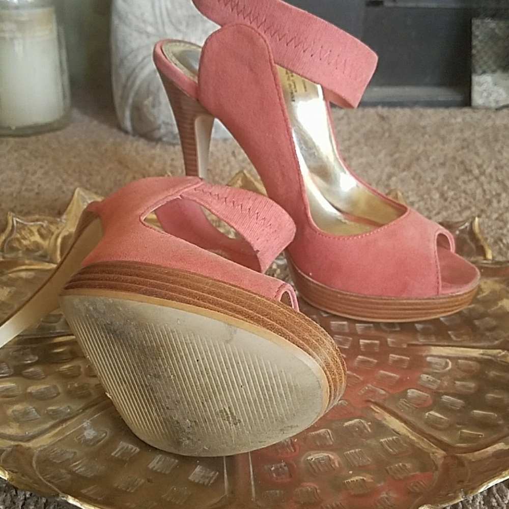 Heels - Picture 2 of 3